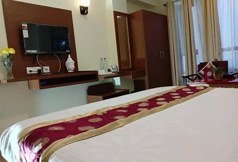 ホテル Zingkham Residency