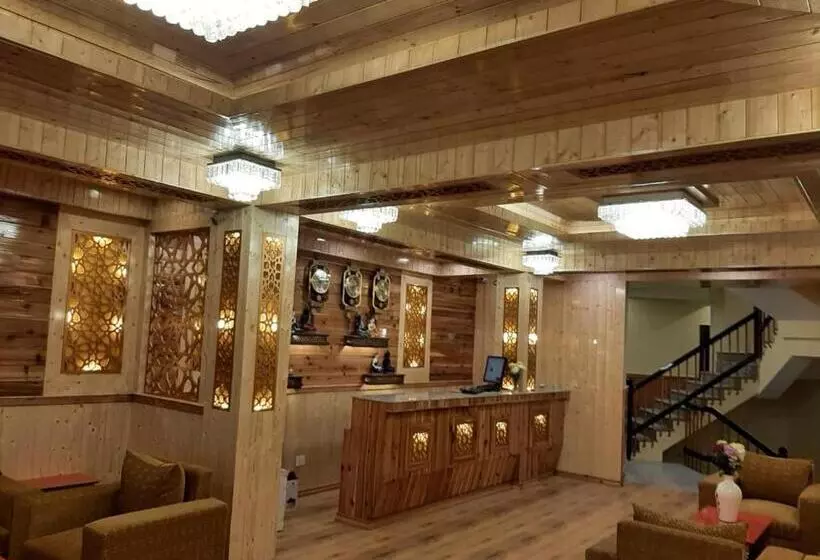 ホテル Zingkham Residency