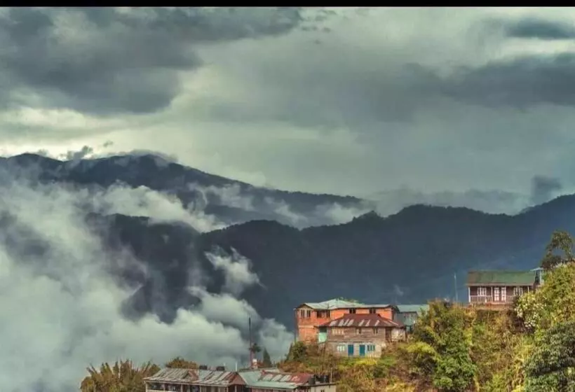 ホテル Zingkham Residency