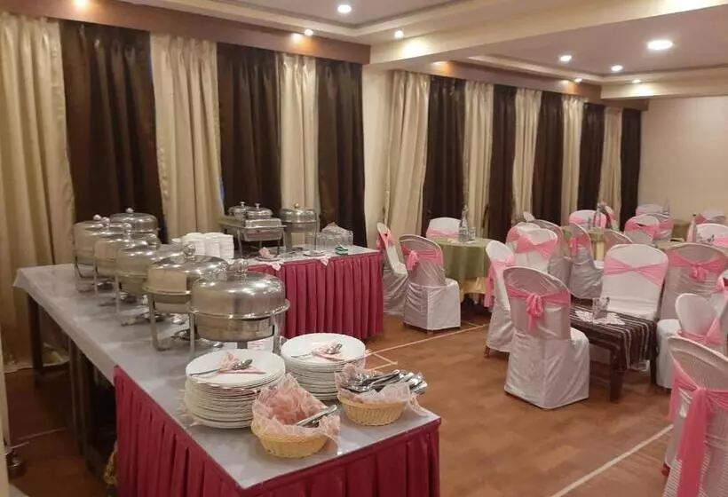 ホテル Zingkham Residency