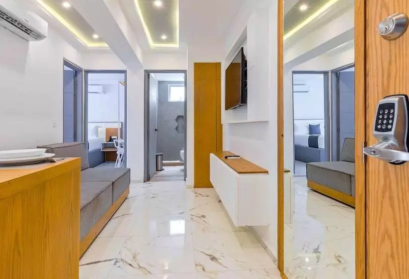 Luxury Apartments Pool & Jacuzzi