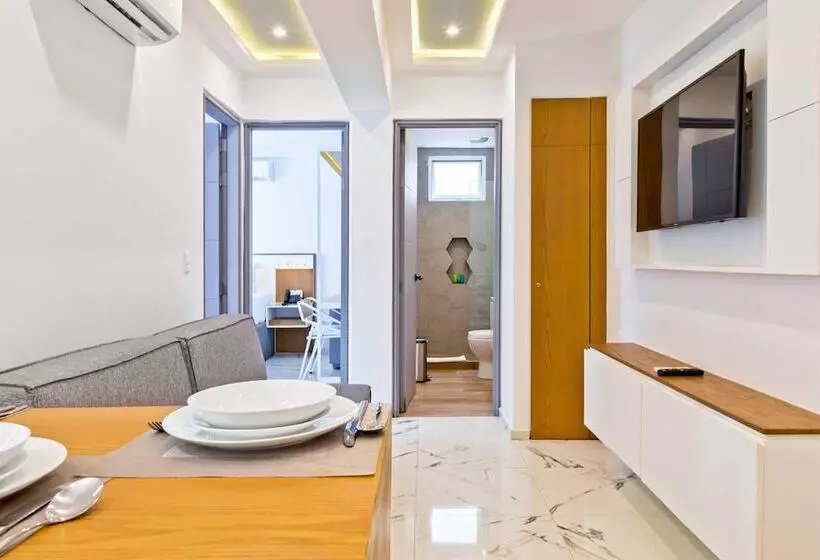 Luxury Apartments Pool & Jacuzzi