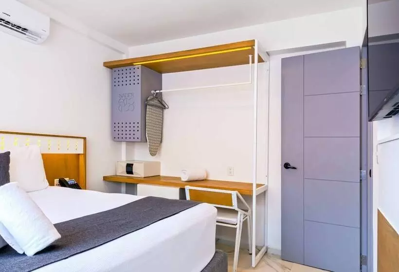 Luxury Apartments Pool & Jacuzzi