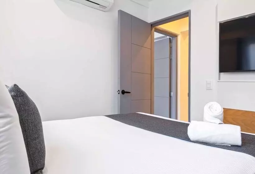 Luxury Apartments Pool & Jacuzzi