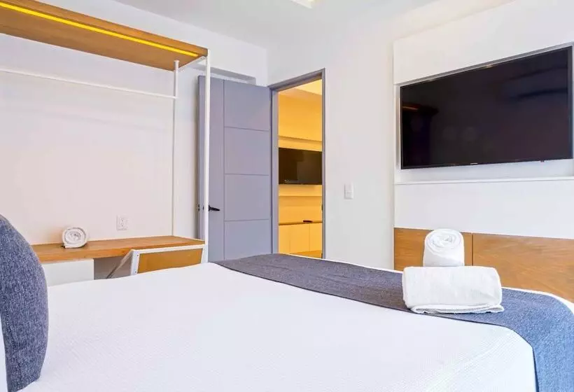 Luxury Apartments Pool & Jacuzzi