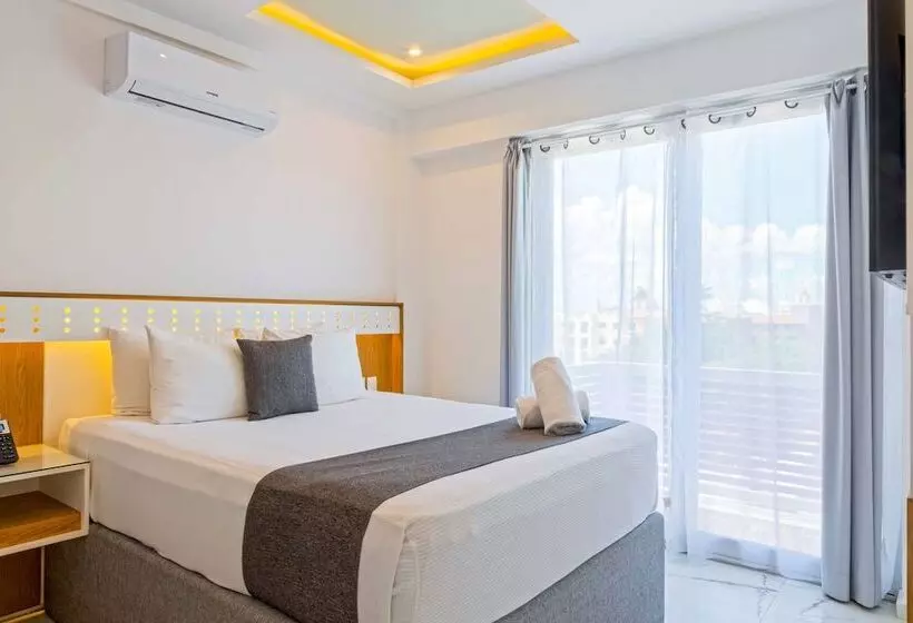 Luxury Apartments Pool & Jacuzzi