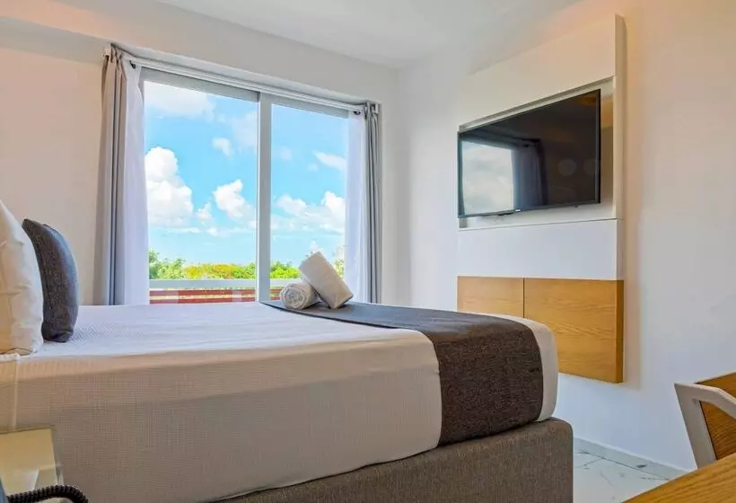 Luxury Apartments Pool & Jacuzzi