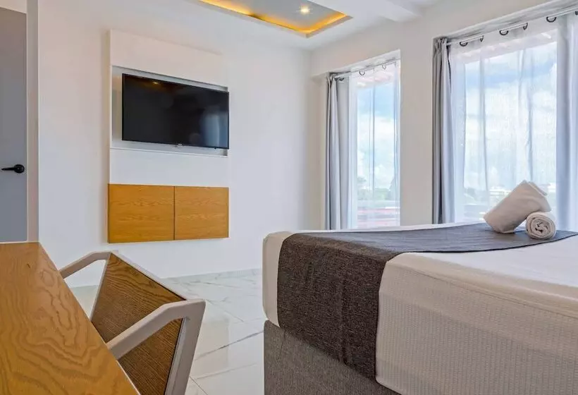 Luxury Apartments Pool & Jacuzzi