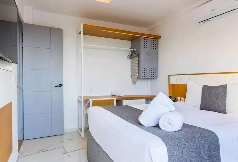 Luxury Apartments Pool & Jacuzzi