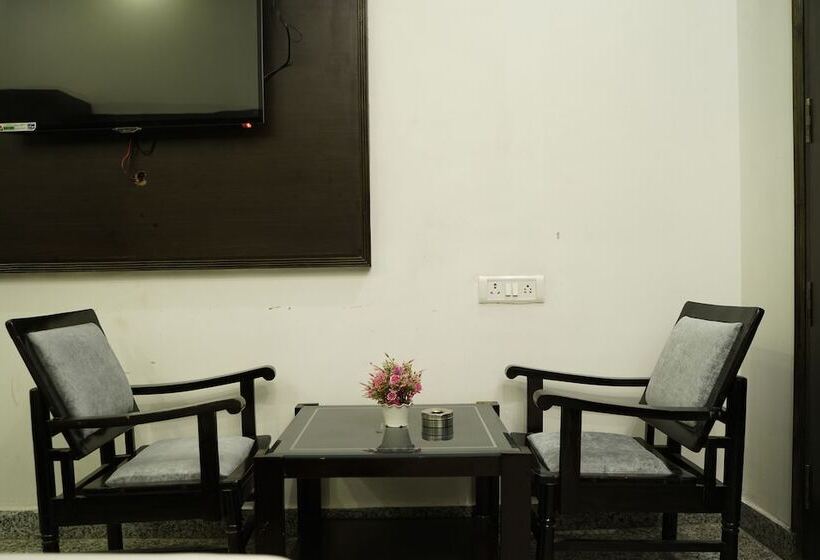 בית מלון כפרי Anand Empire