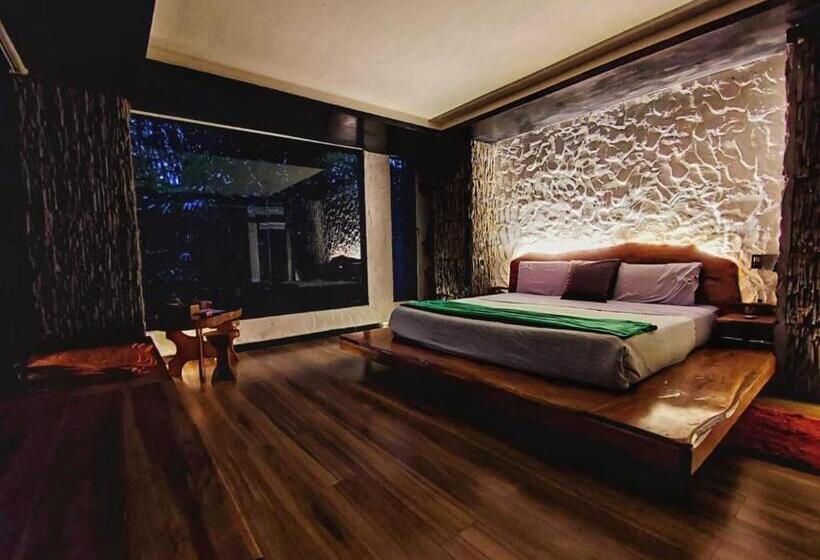 Otel Cantalarana, Antes Wikiri Lodge