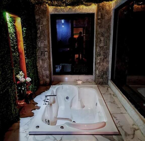 Otel Cantalarana, Antes Wikiri Lodge