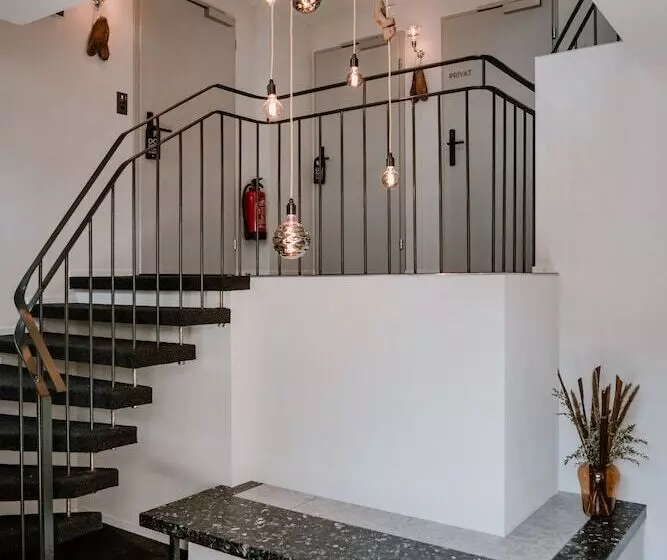 ホテル Müllers Self Check In