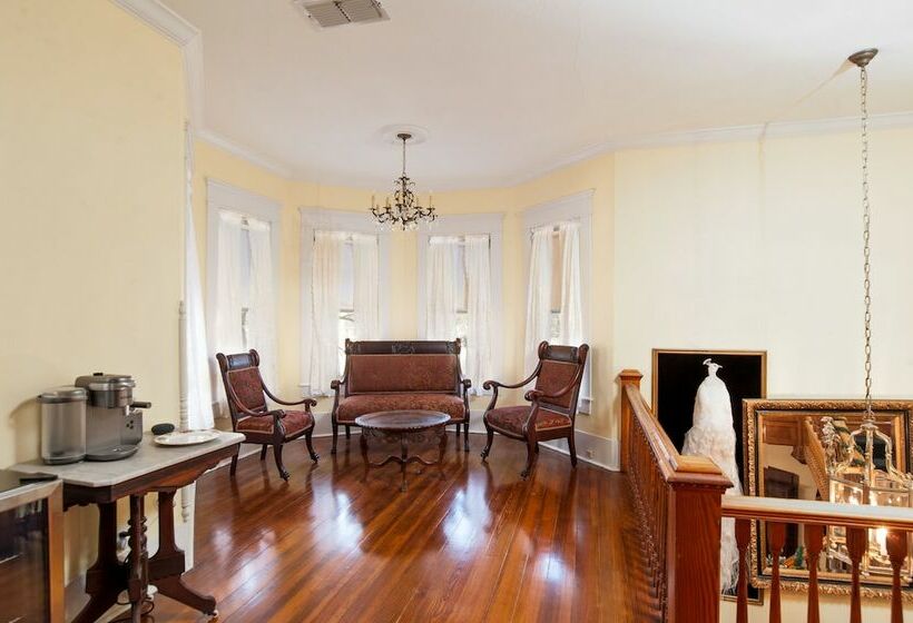 Oaklea Mansion Bed And Breakfast