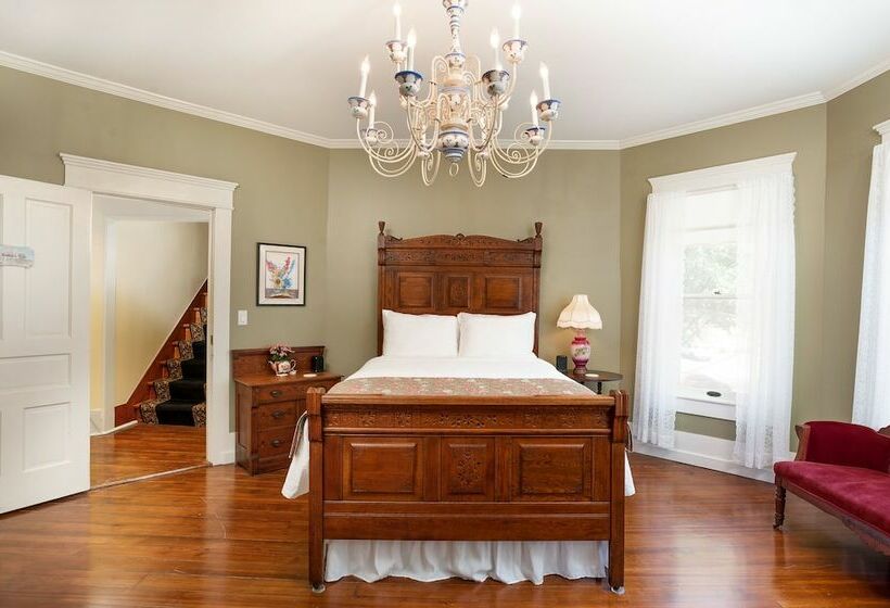 Oaklea Mansion Bed And Breakfast