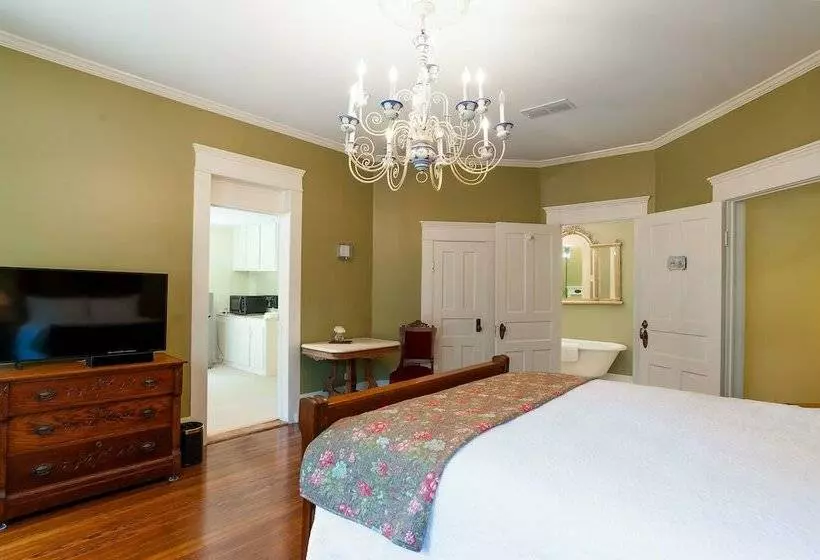 Oaklea Mansion Bed And Breakfast