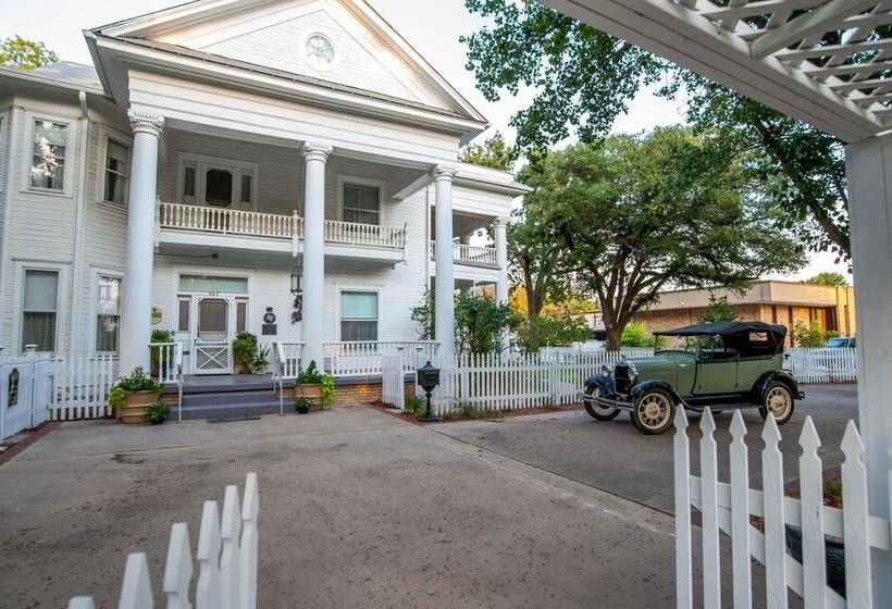 Oaklea Mansion Bed And Breakfast