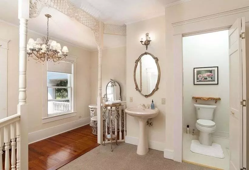 Oaklea Mansion Bed And Breakfast