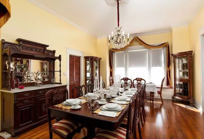 Oaklea Mansion Bed And Breakfast