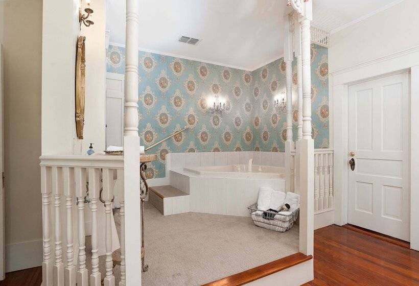 Oaklea Mansion Bed And Breakfast