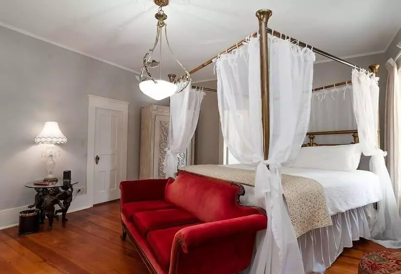 Oaklea Mansion Bed And Breakfast