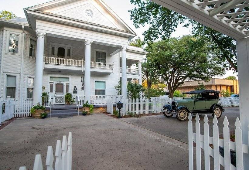 Oaklea Mansion Bed And Breakfast