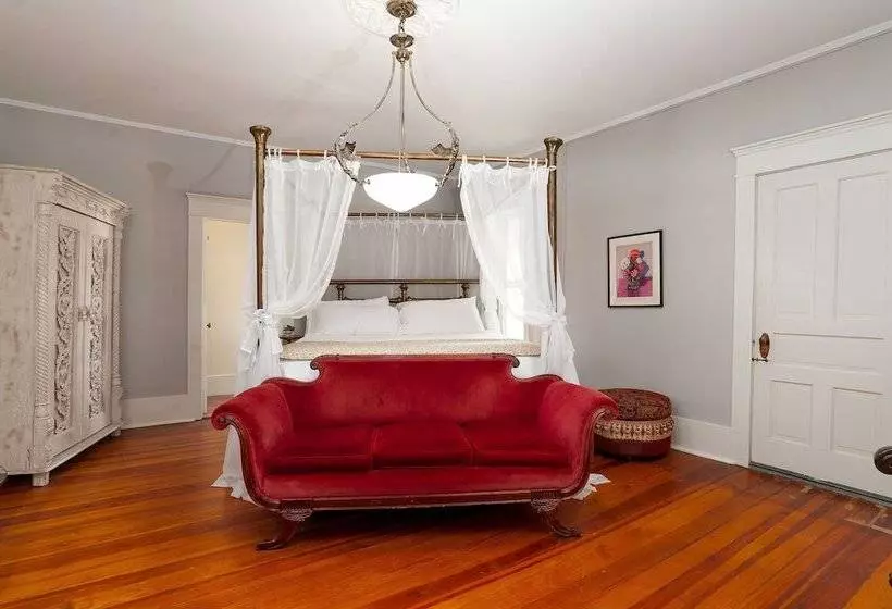 Oaklea Mansion Bed And Breakfast