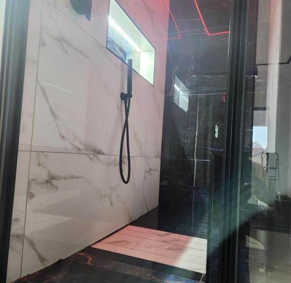 پانسیون 17 On Buffalo