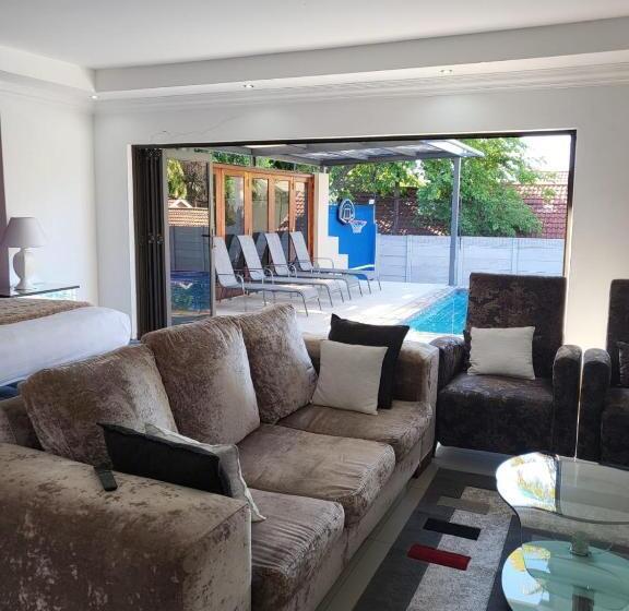 پانسیون 17 On Buffalo