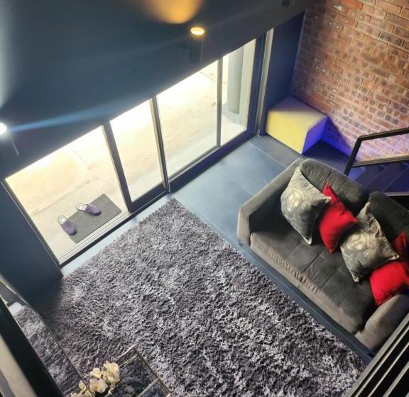 پانسیون 17 On Buffalo