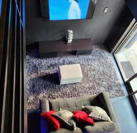 پانسیون 17 On Buffalo