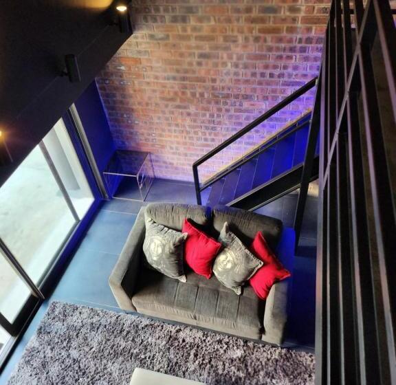 پانسیون 17 On Buffalo