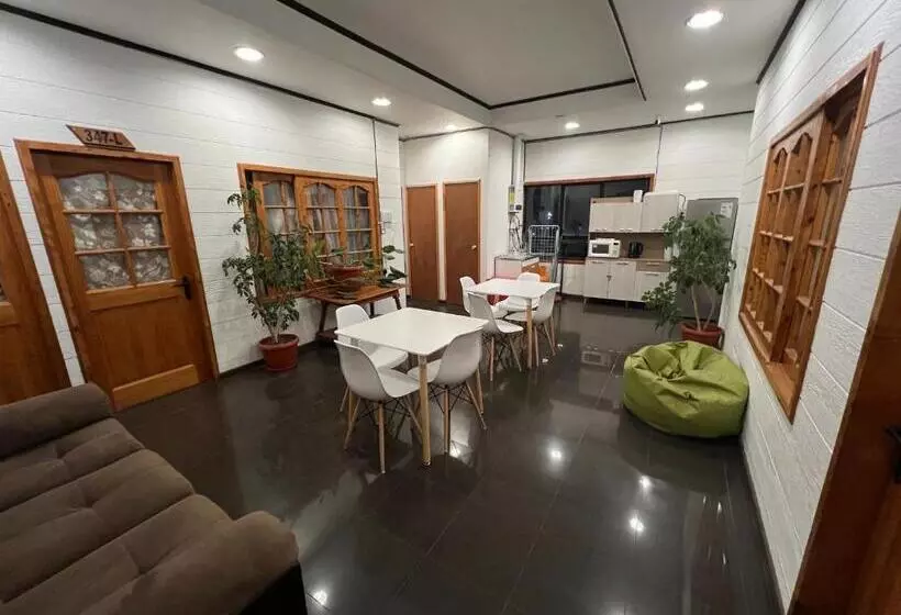 ペンション Hostal Florymar
