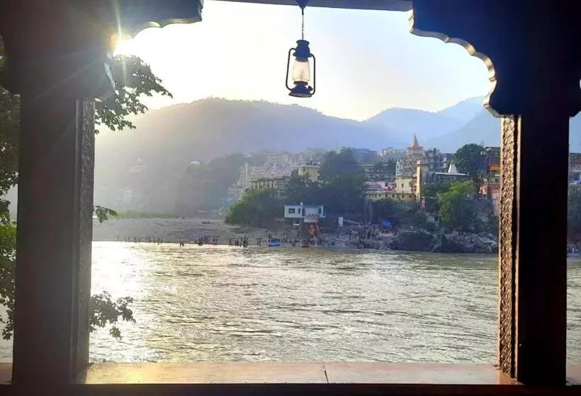 リゾートホテル Vedic Dham Ganga