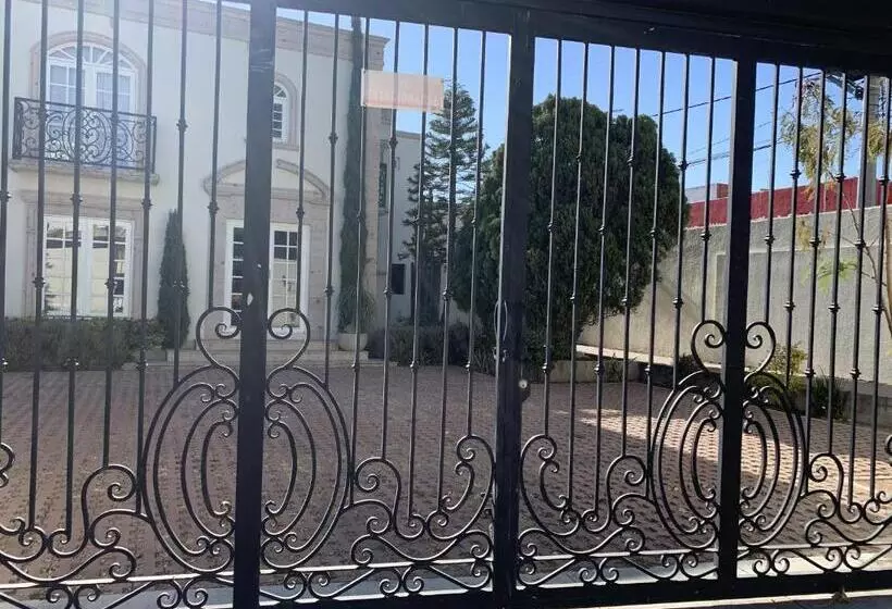 هتل La Grande Maison