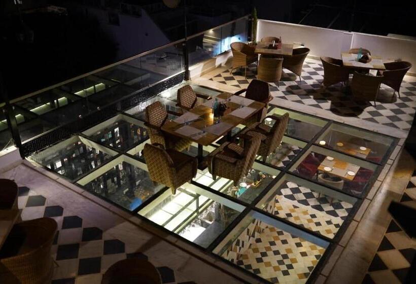 Fabhotel Naivara Boutique