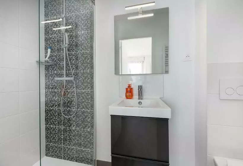Majatalo L étoile Chambre Spacieuse Avec Sdb Privative Espaces Partagés Cuisine Salon Et Terrasse