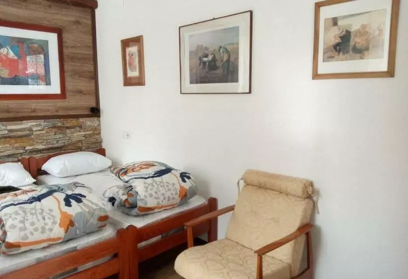 تختخواب و صبحانه Restaurant And Apartments   T Ga Za Jug Lazaropole