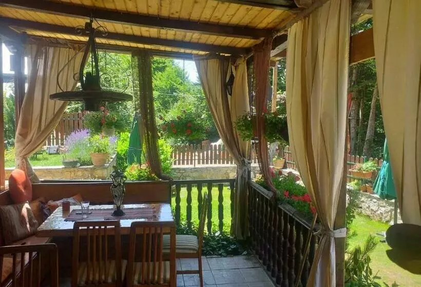 تختخواب و صبحانه Restaurant And Apartments   T Ga Za Jug Lazaropole