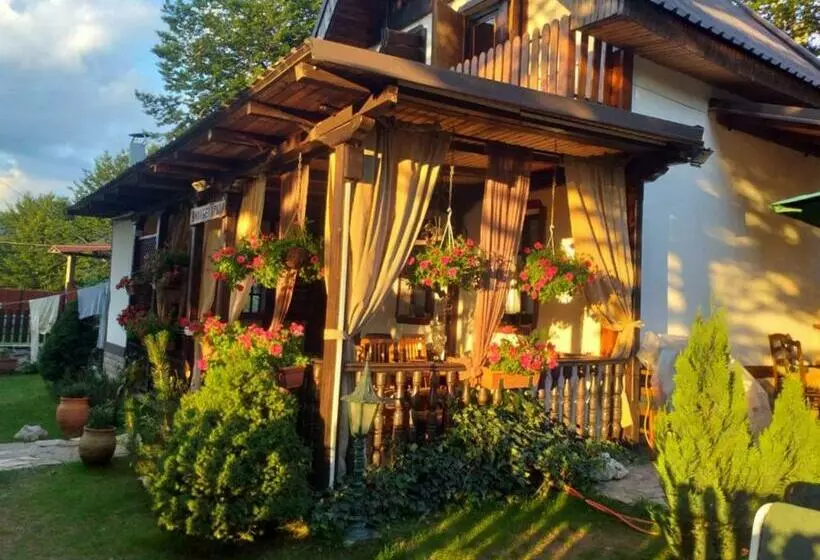 تختخواب و صبحانه Restaurant And Apartments   T Ga Za Jug Lazaropole