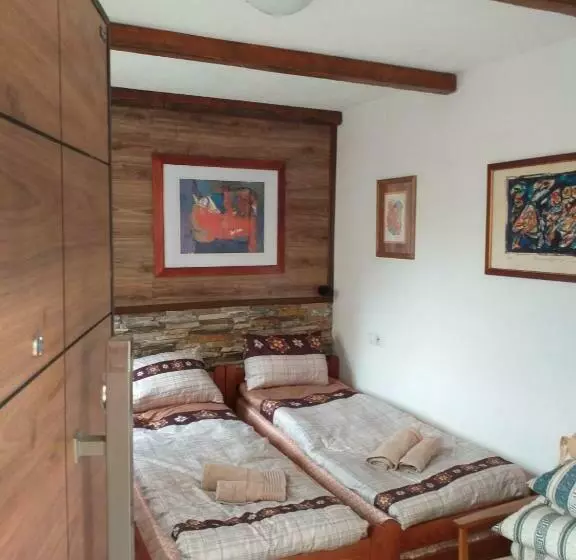 تختخواب و صبحانه Restaurant And Apartments   T Ga Za Jug Lazaropole