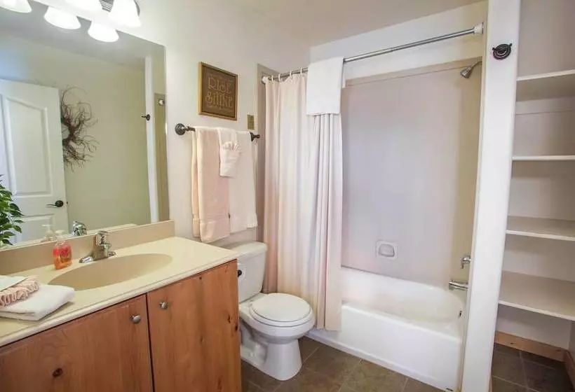 Отель Bear River Lodge