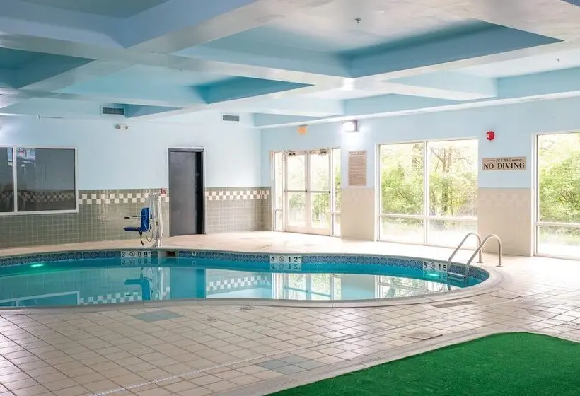 Hotelli Blisspoint Inn & Suites Marion