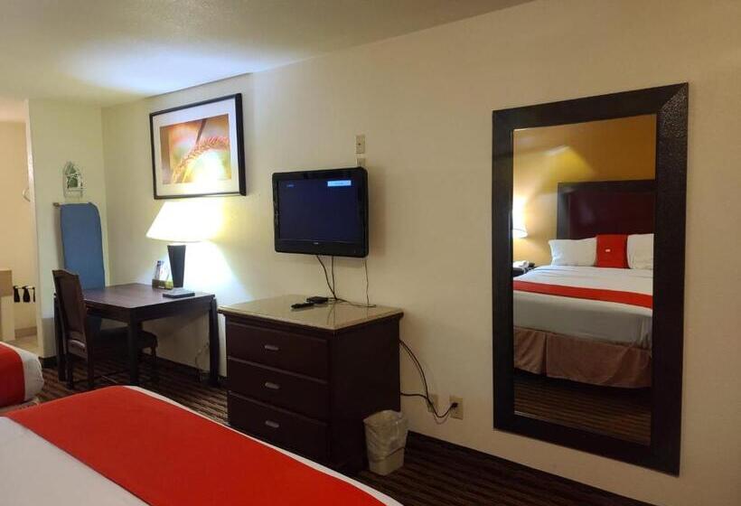 فندق Budget Host Inn