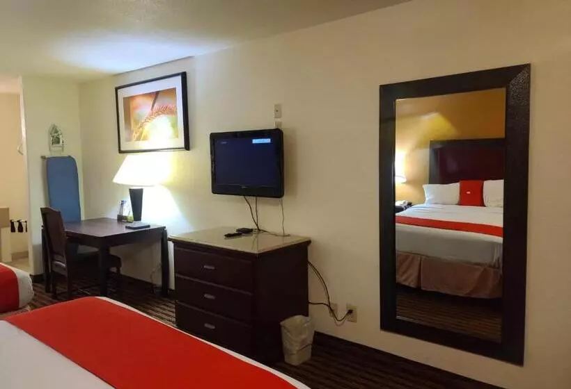 فندق Budget Host Inn