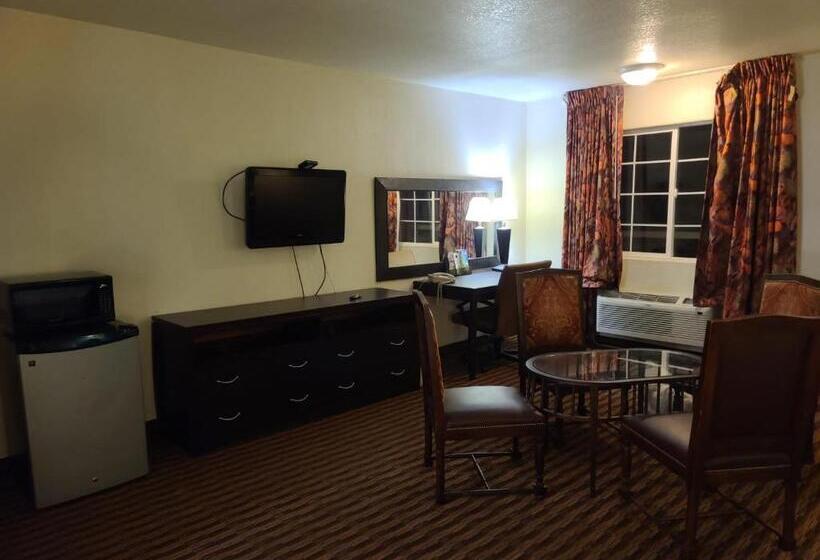 فندق Budget Host Inn