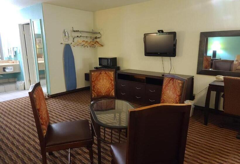 فندق Budget Host Inn