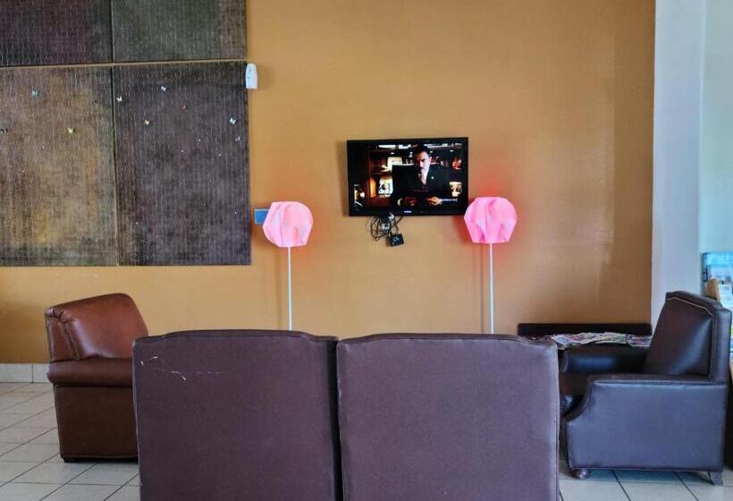 فندق Budget Host Inn