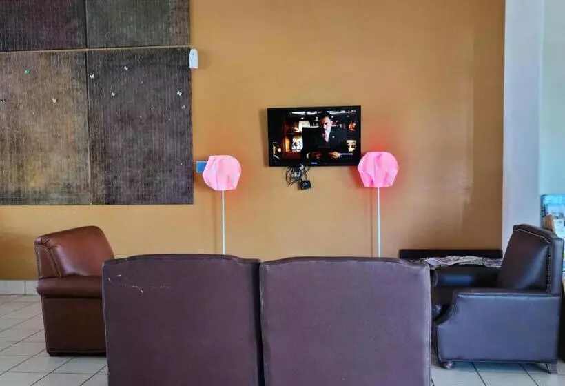 فندق Budget Host Inn