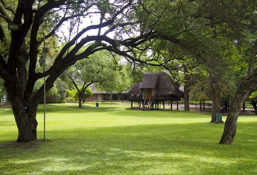 בית מלון כפרי Cresta Marang Gardens